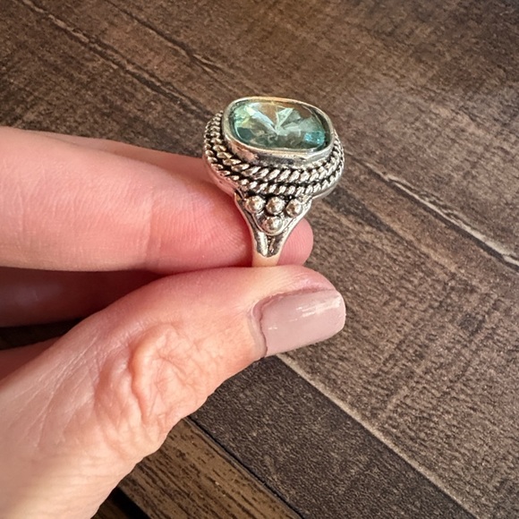 Cushion cut size 7 Silver and Blue cocktail ring - Picture 4 of 4